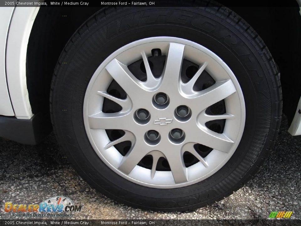 2005 Chevrolet Impala White / Medium Gray Photo #11