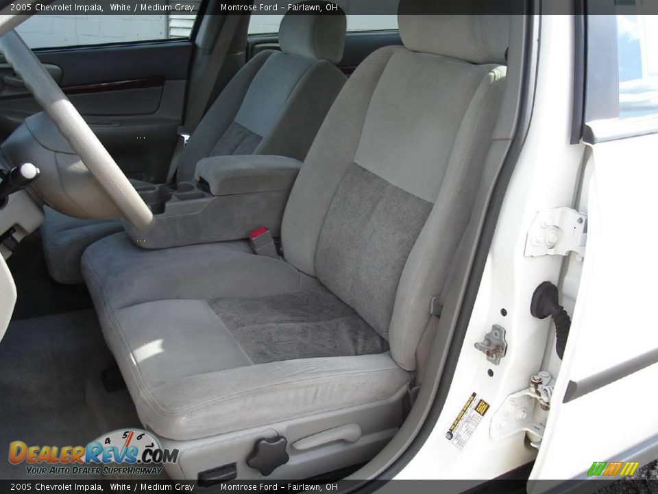 2005 Chevrolet Impala White / Medium Gray Photo #12