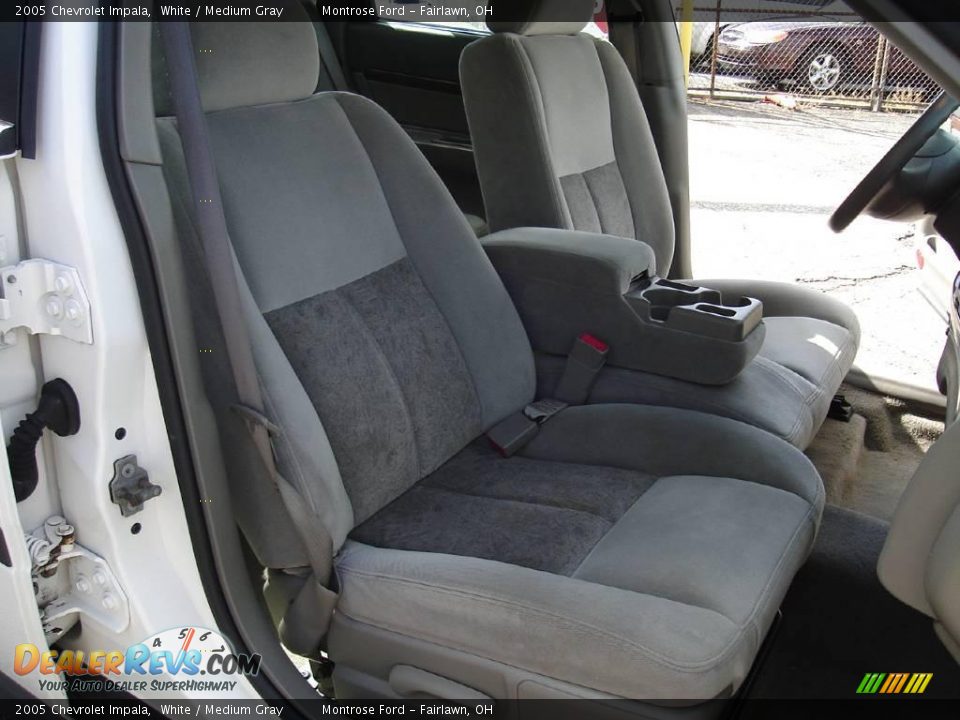 2005 Chevrolet Impala White / Medium Gray Photo #13