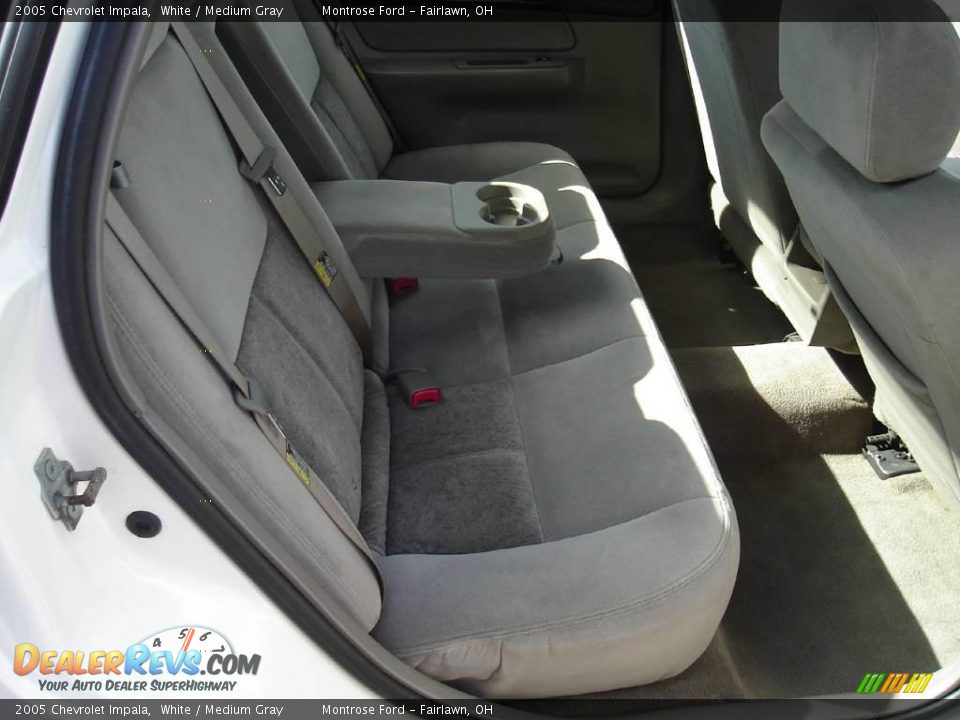 2005 Chevrolet Impala White / Medium Gray Photo #14