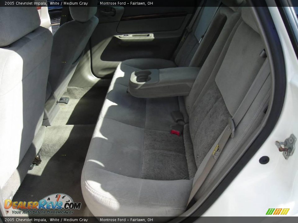 2005 Chevrolet Impala White / Medium Gray Photo #15