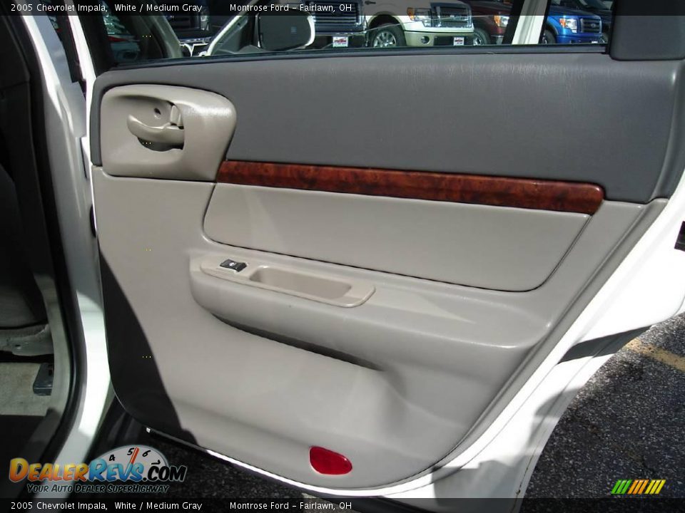 2005 Chevrolet Impala White / Medium Gray Photo #17