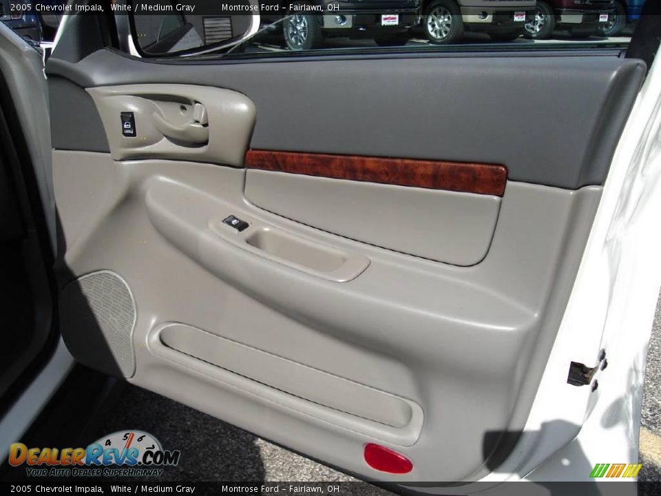 2005 Chevrolet Impala White / Medium Gray Photo #18