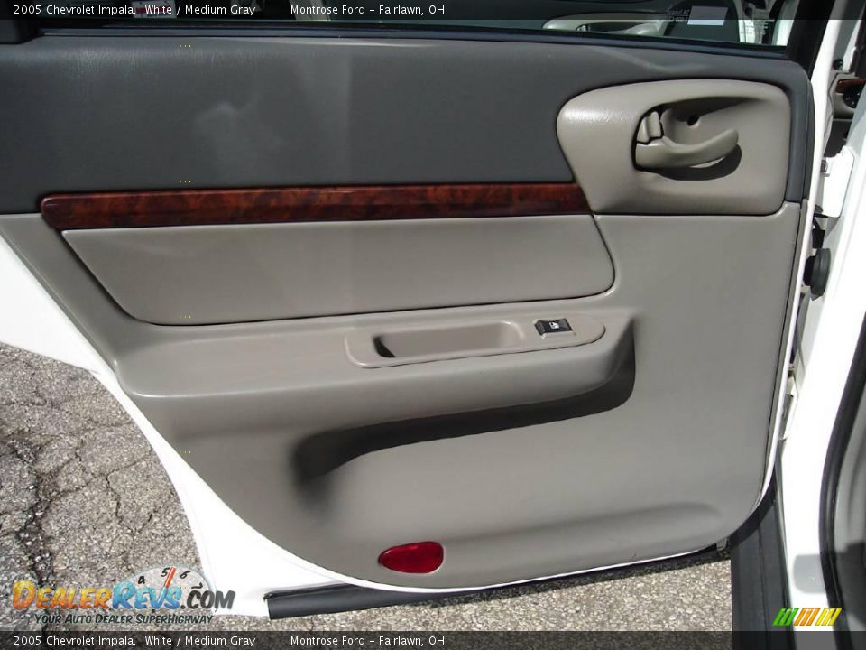 2005 Chevrolet Impala White / Medium Gray Photo #20
