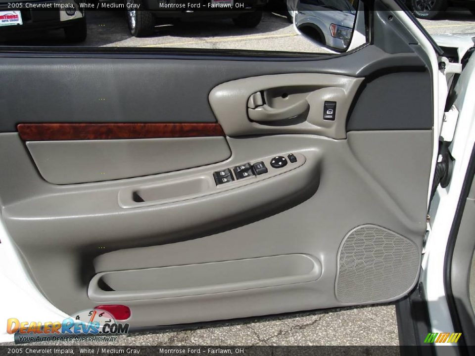 2005 Chevrolet Impala White / Medium Gray Photo #21