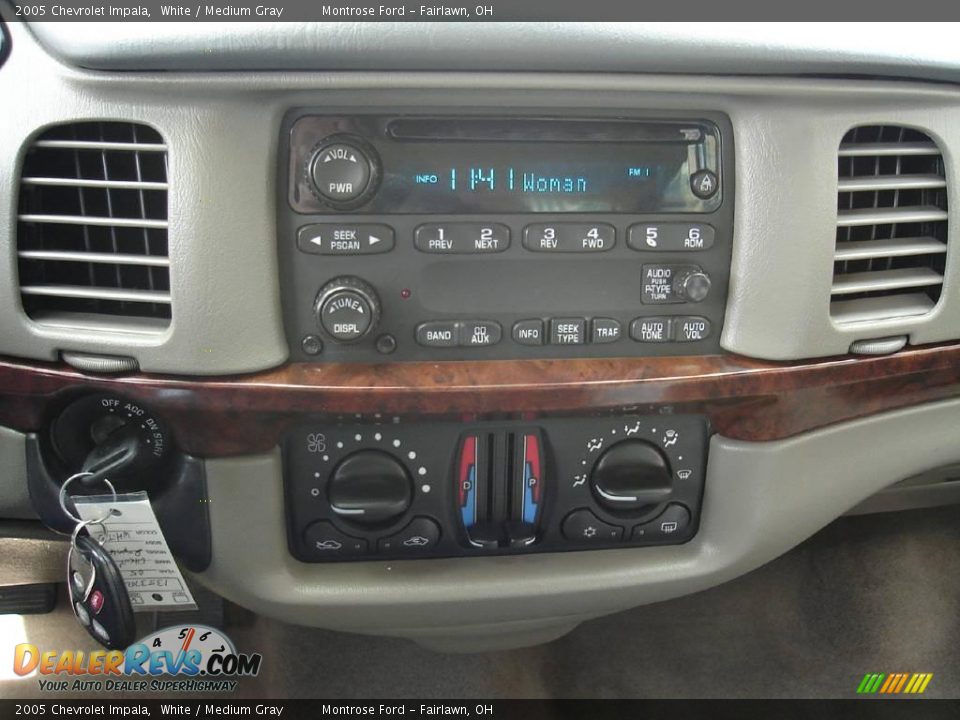 2005 Chevrolet Impala White / Medium Gray Photo #27