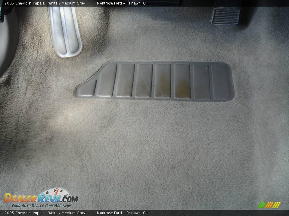 2005 Chevrolet Impala White / Medium Gray Photo #30