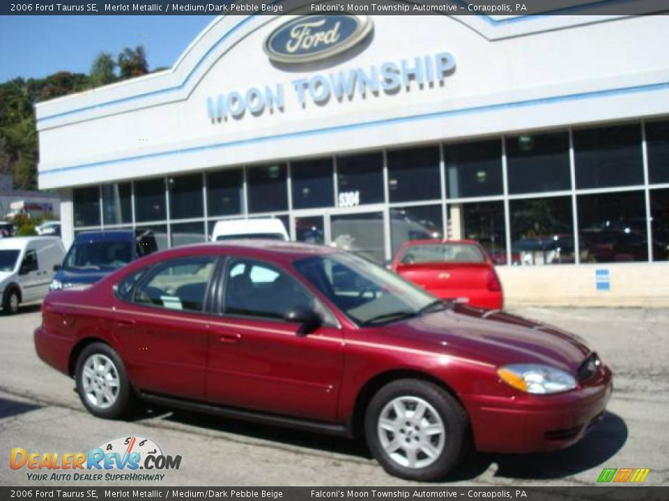 2006 Ford Taurus SE Merlot Metallic / Medium/Dark Pebble Beige Photo #1