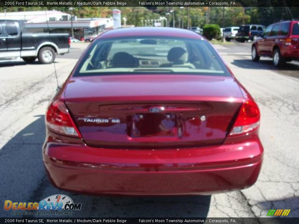 2006 Ford Taurus SE Merlot Metallic / Medium/Dark Pebble Beige Photo #3