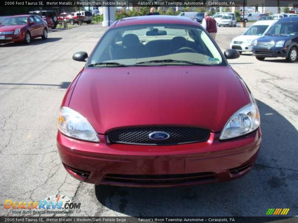 2006 Ford Taurus SE Merlot Metallic / Medium/Dark Pebble Beige Photo #6