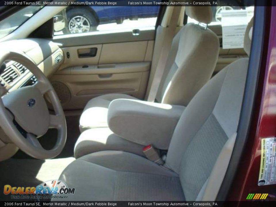 2006 Ford Taurus SE Merlot Metallic / Medium/Dark Pebble Beige Photo #8