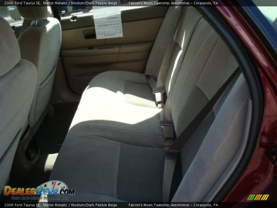 2006 Ford Taurus SE Merlot Metallic / Medium/Dark Pebble Beige Photo #9