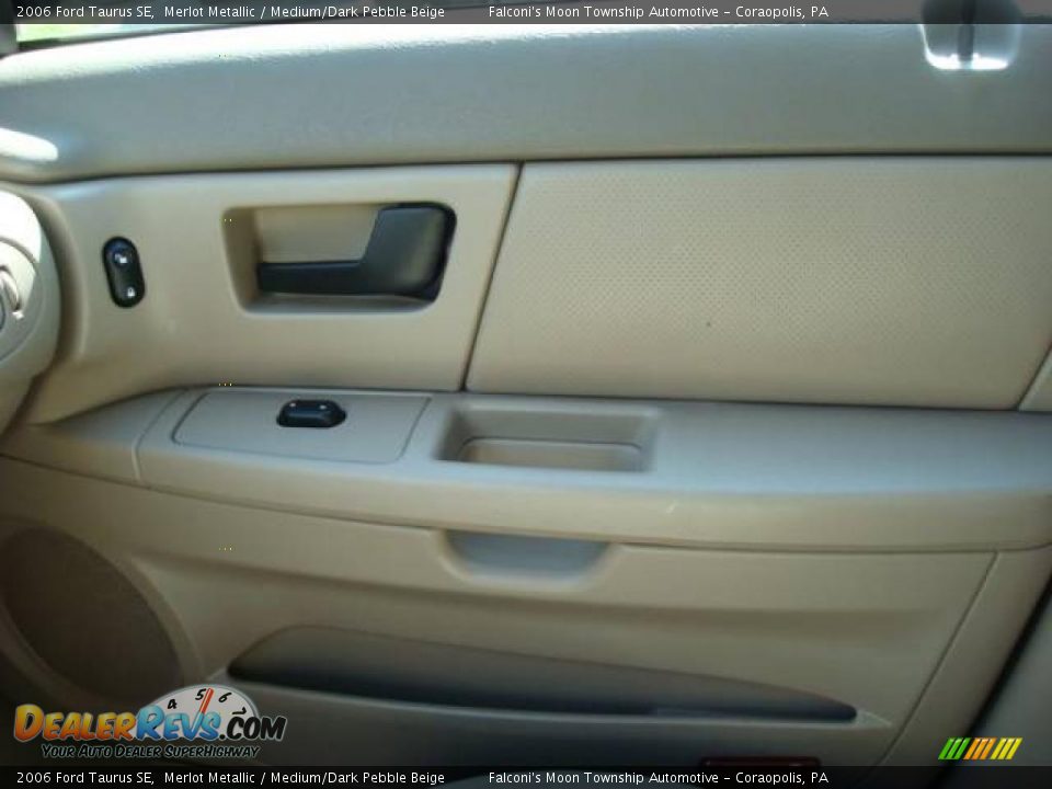 2006 Ford Taurus SE Merlot Metallic / Medium/Dark Pebble Beige Photo #12