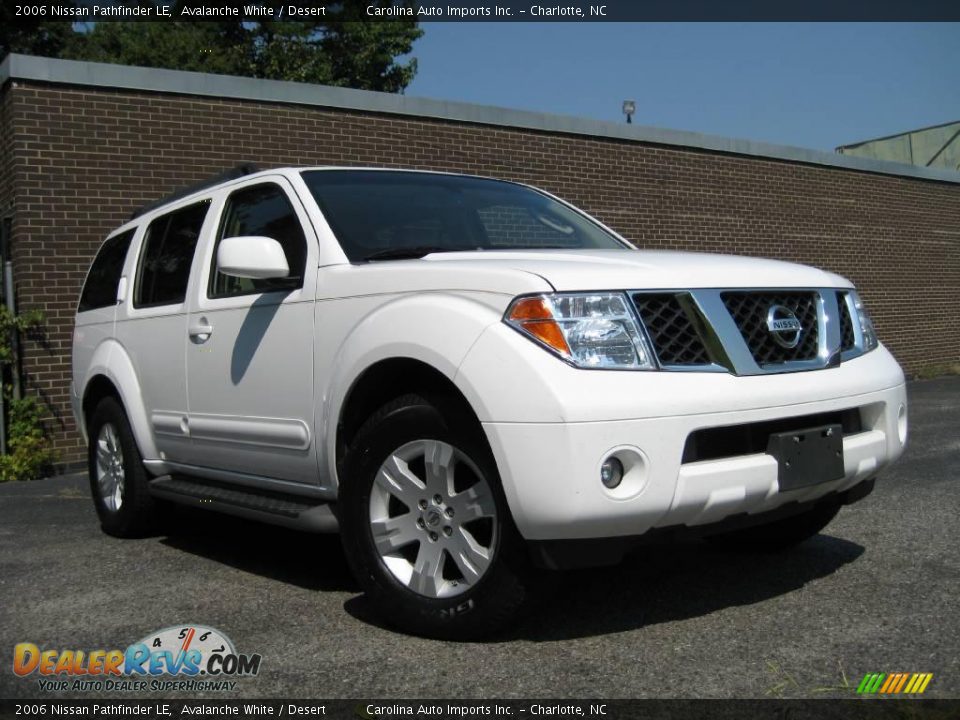 2006 Nissan Pathfinder LE Avalanche White / Desert Photo #2