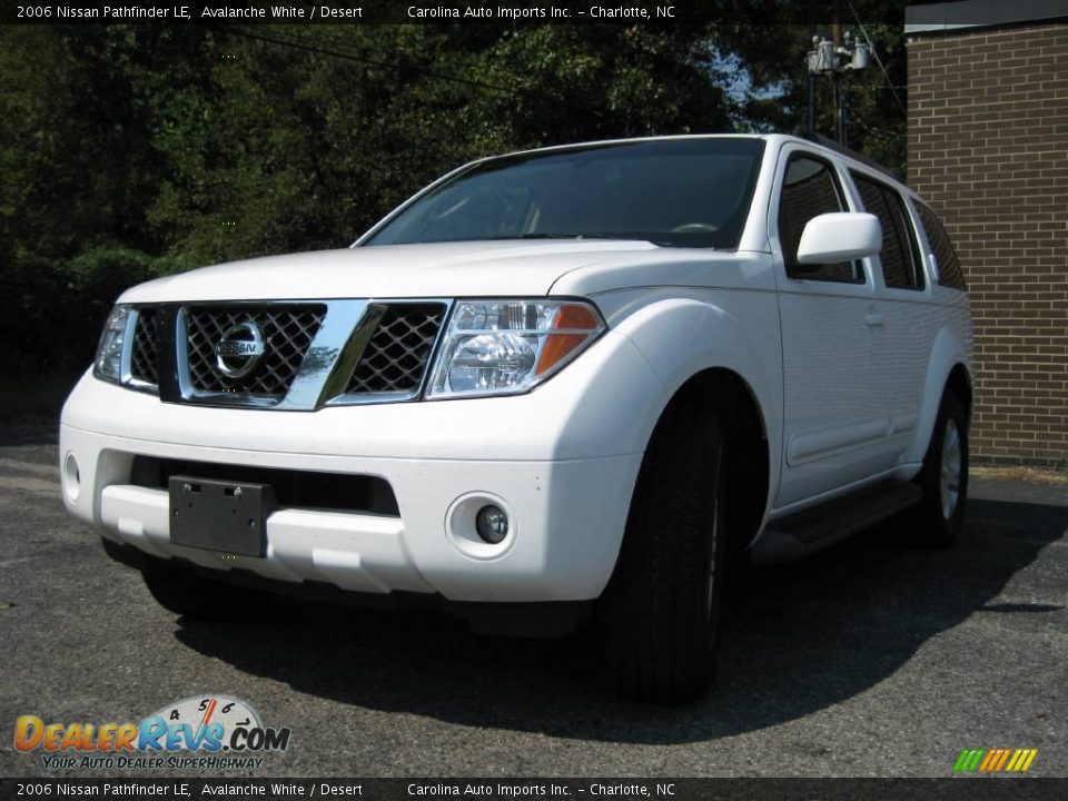 2006 Nissan Pathfinder LE Avalanche White / Desert Photo #4
