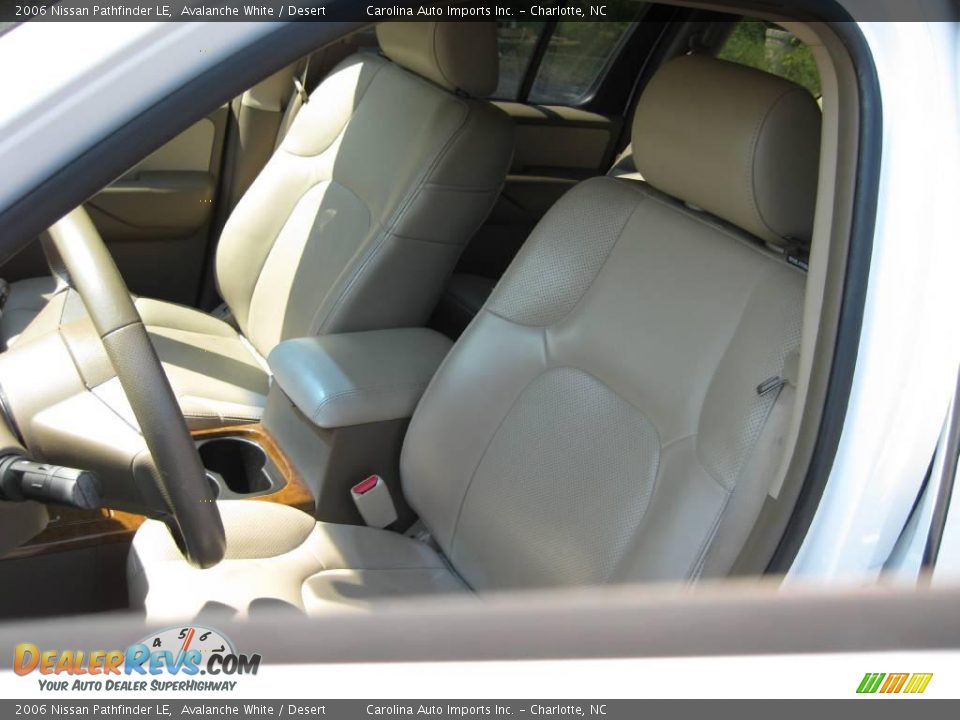 2006 Nissan Pathfinder LE Avalanche White / Desert Photo #16