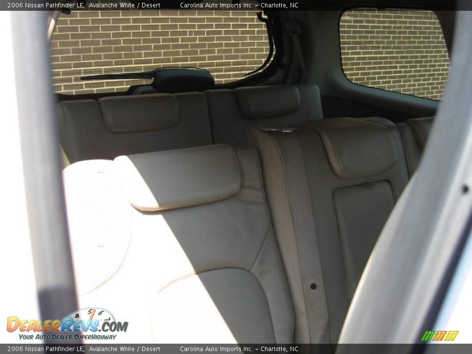 2006 Nissan Pathfinder LE Avalanche White / Desert Photo #24