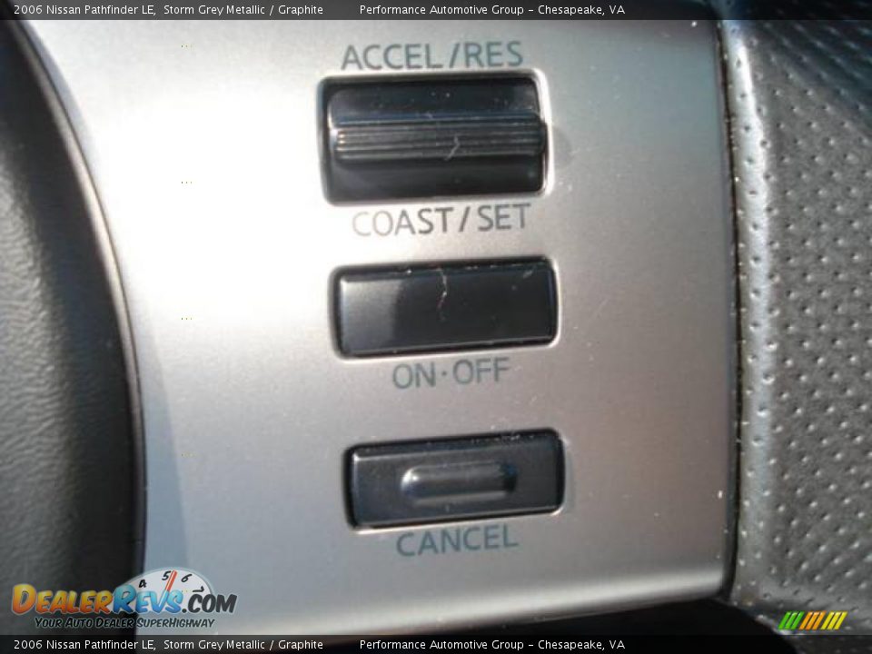 2006 Nissan Pathfinder LE Storm Grey Metallic / Graphite Photo #26
