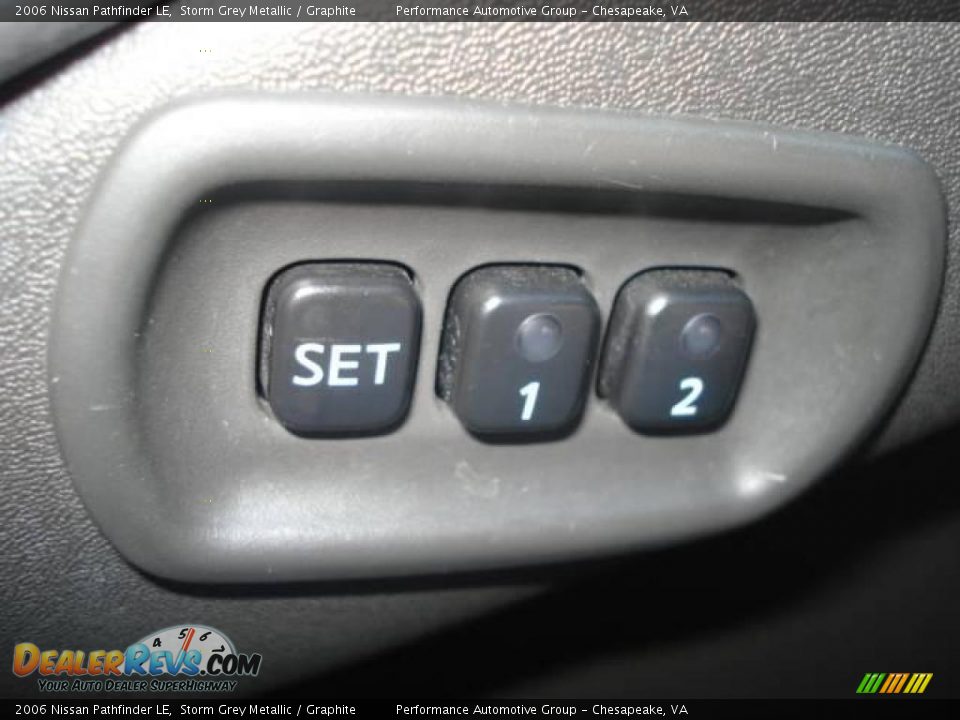 2006 Nissan Pathfinder LE Storm Grey Metallic / Graphite Photo #31