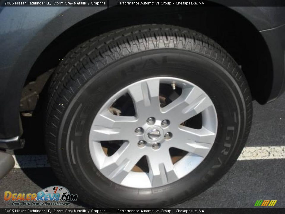 2006 Nissan Pathfinder LE Storm Grey Metallic / Graphite Photo #35