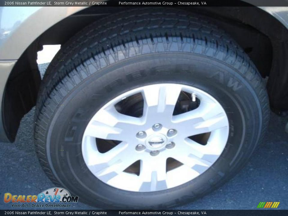2006 Nissan Pathfinder LE Storm Grey Metallic / Graphite Photo #36