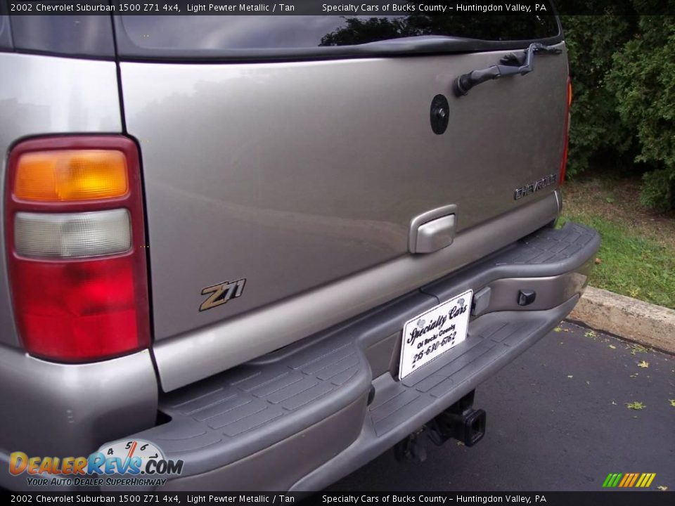 2002 Chevrolet Suburban 1500 Z71 4x4 Light Pewter Metallic / Tan Photo #10