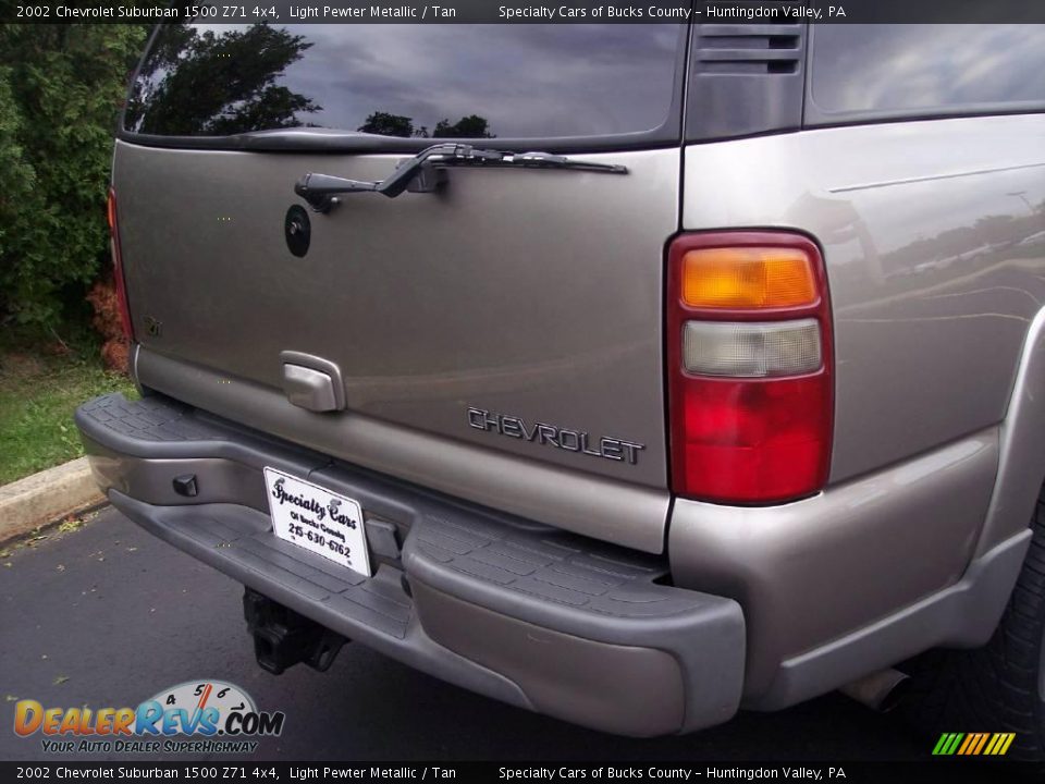 2002 Chevrolet Suburban 1500 Z71 4x4 Light Pewter Metallic / Tan Photo #23