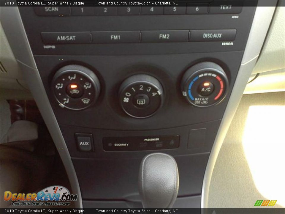 2010 Toyota Corolla LE Super White / Bisque Photo #11