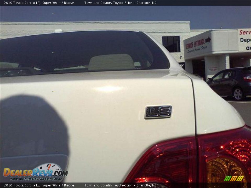 2010 Toyota Corolla LE Super White / Bisque Photo #16