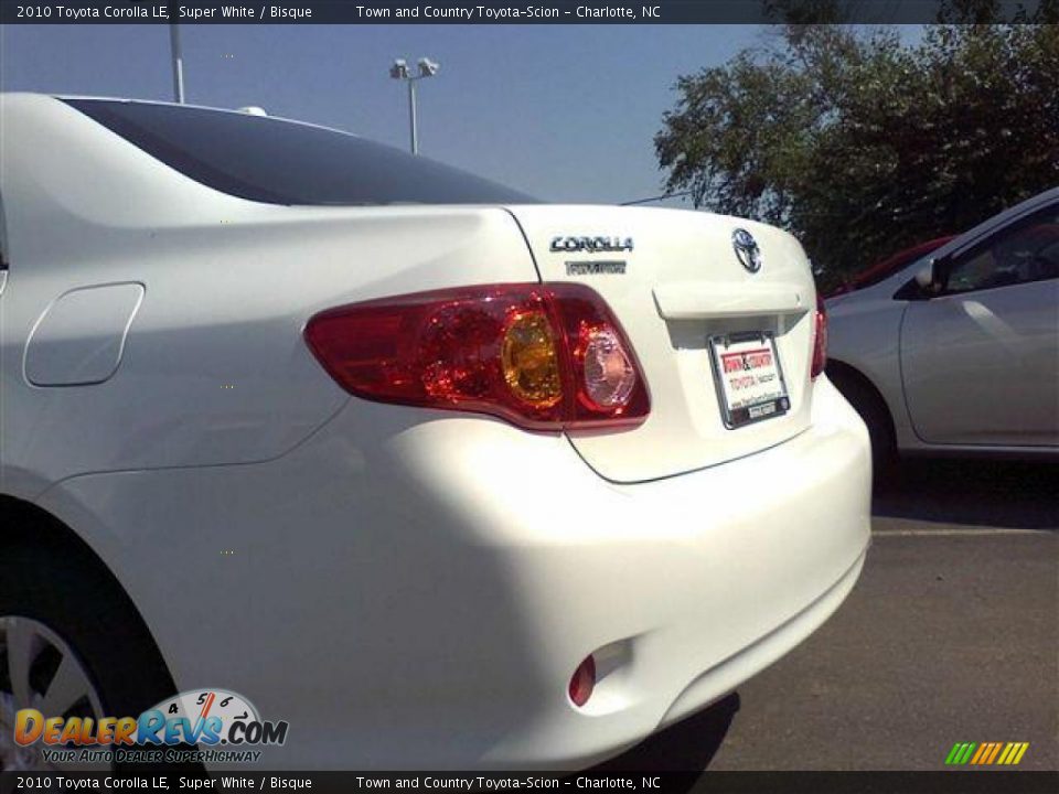 2010 Toyota Corolla LE Super White / Bisque Photo #17