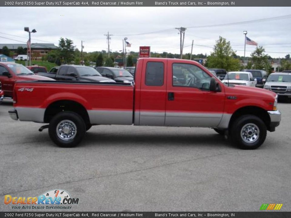 2002 Ford F250 Super Duty XLT SuperCab 4x4 Red Clearcoat / Medium Flint Photo #2