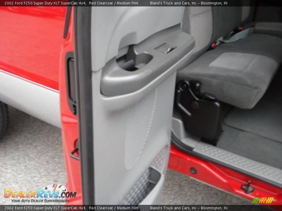 2002 Ford F250 Super Duty XLT SuperCab 4x4 Red Clearcoat / Medium Flint Photo #31