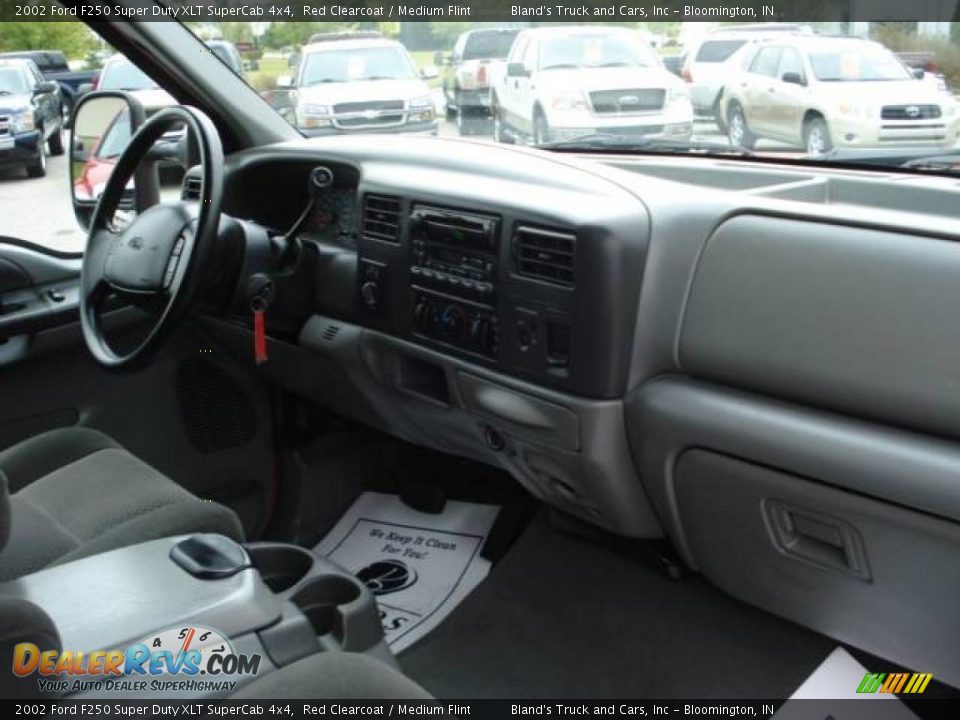 2002 Ford F250 Super Duty XLT SuperCab 4x4 Red Clearcoat / Medium Flint Photo #35