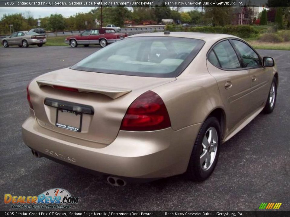 2005 Pontiac Grand Prix GT Sedan Sedona Beige Metallic / Parchment/Dark Pewter Photo #3