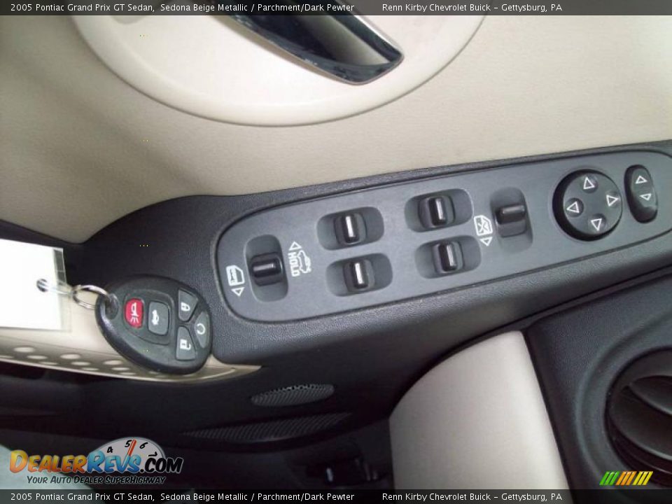 2005 Pontiac Grand Prix GT Sedan Sedona Beige Metallic / Parchment/Dark Pewter Photo #18