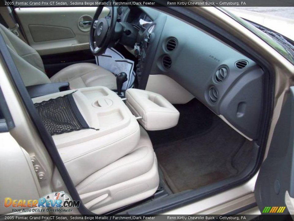 2005 Pontiac Grand Prix GT Sedan Sedona Beige Metallic / Parchment/Dark Pewter Photo #24