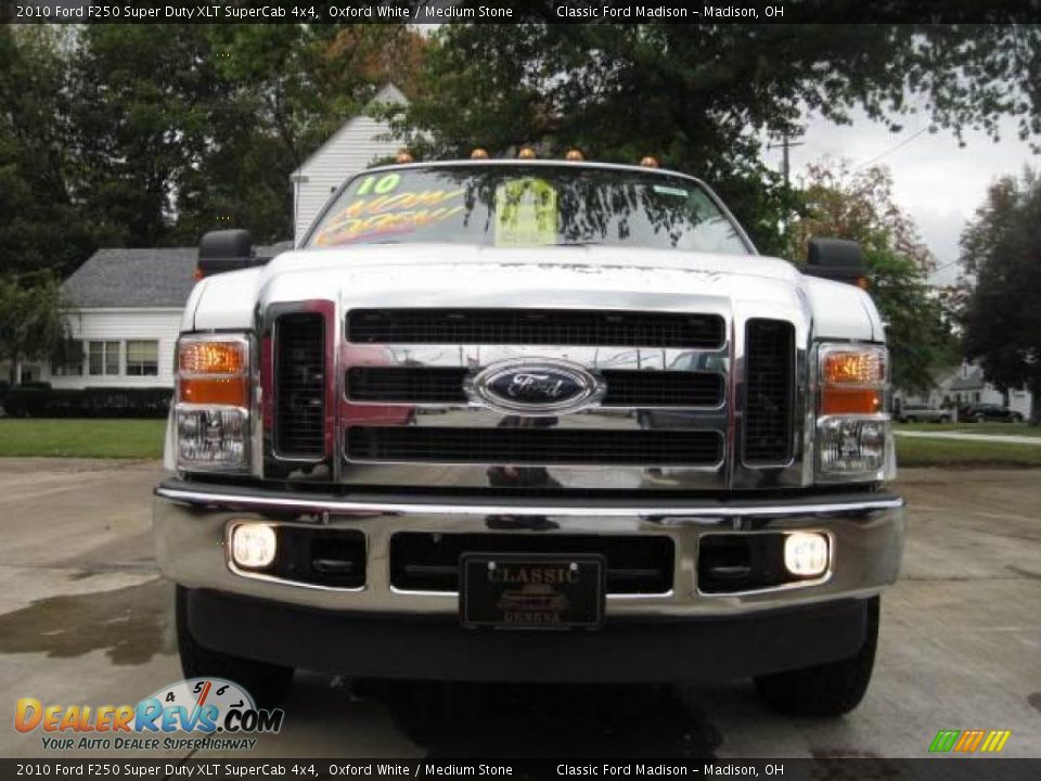 2010 Ford F250 Super Duty XLT SuperCab 4x4 Oxford White / Medium Stone Photo #2