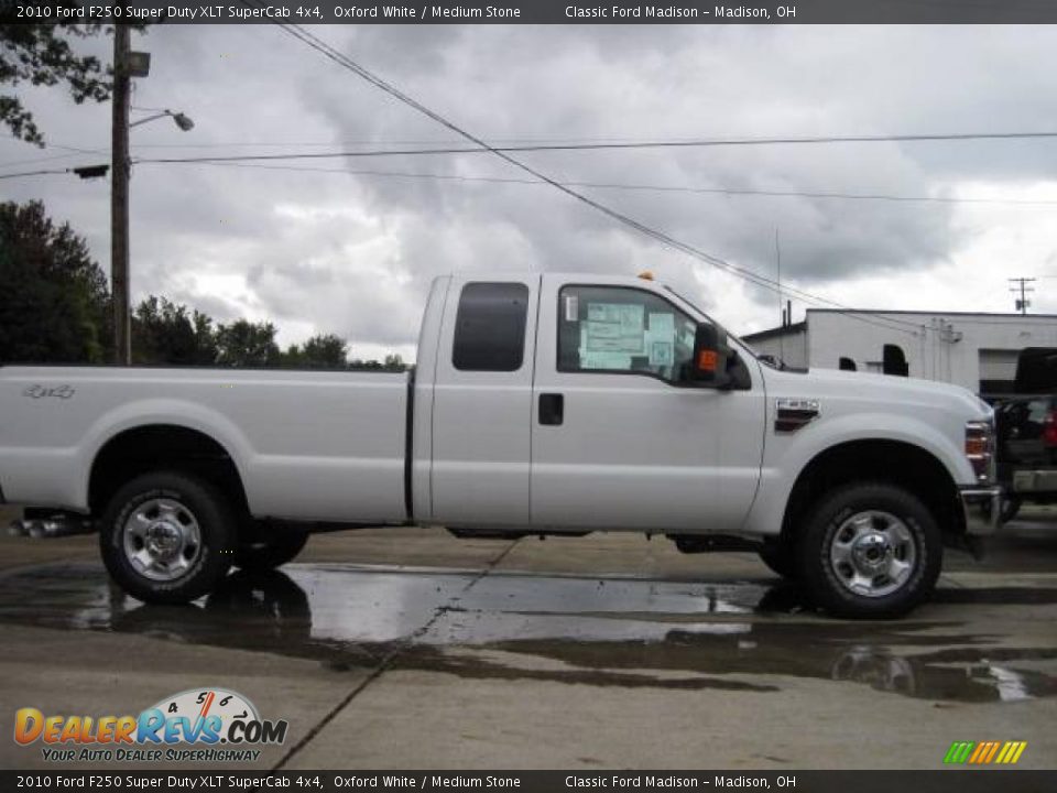 2010 Ford F250 Super Duty XLT SuperCab 4x4 Oxford White / Medium Stone Photo #4