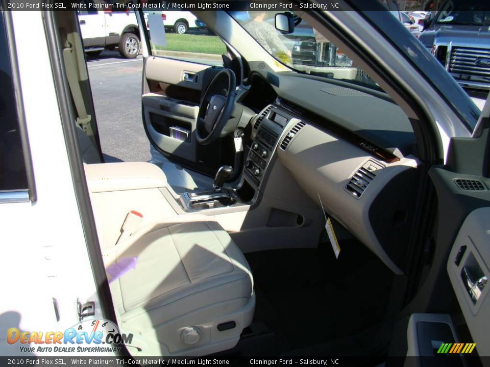 2010 Ford Flex SEL White Platinum Tri-Coat Metallic / Medium Light Stone Photo #16