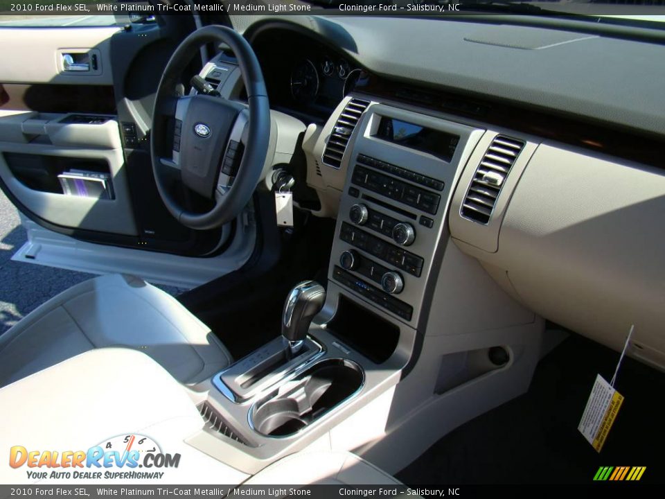 2010 Ford Flex SEL White Platinum Tri-Coat Metallic / Medium Light Stone Photo #17