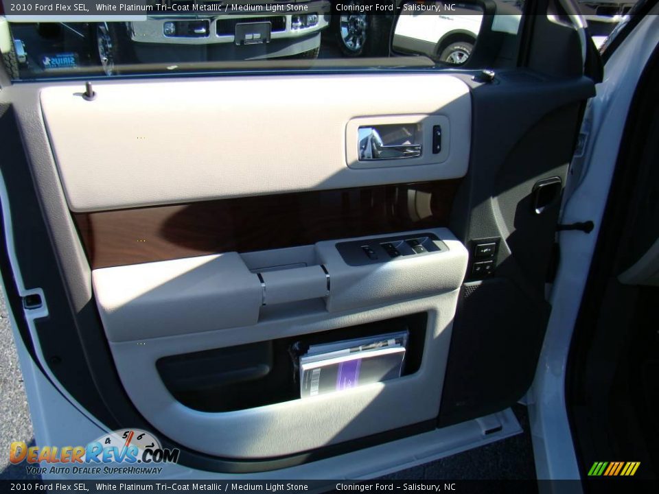 2010 Ford Flex SEL White Platinum Tri-Coat Metallic / Medium Light Stone Photo #21