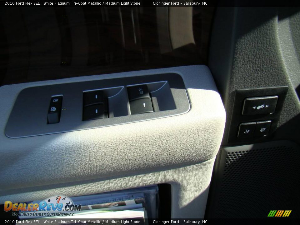 2010 Ford Flex SEL White Platinum Tri-Coat Metallic / Medium Light Stone Photo #22