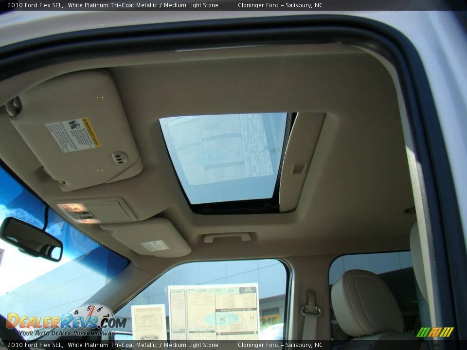 2010 Ford Flex SEL White Platinum Tri-Coat Metallic / Medium Light Stone Photo #24