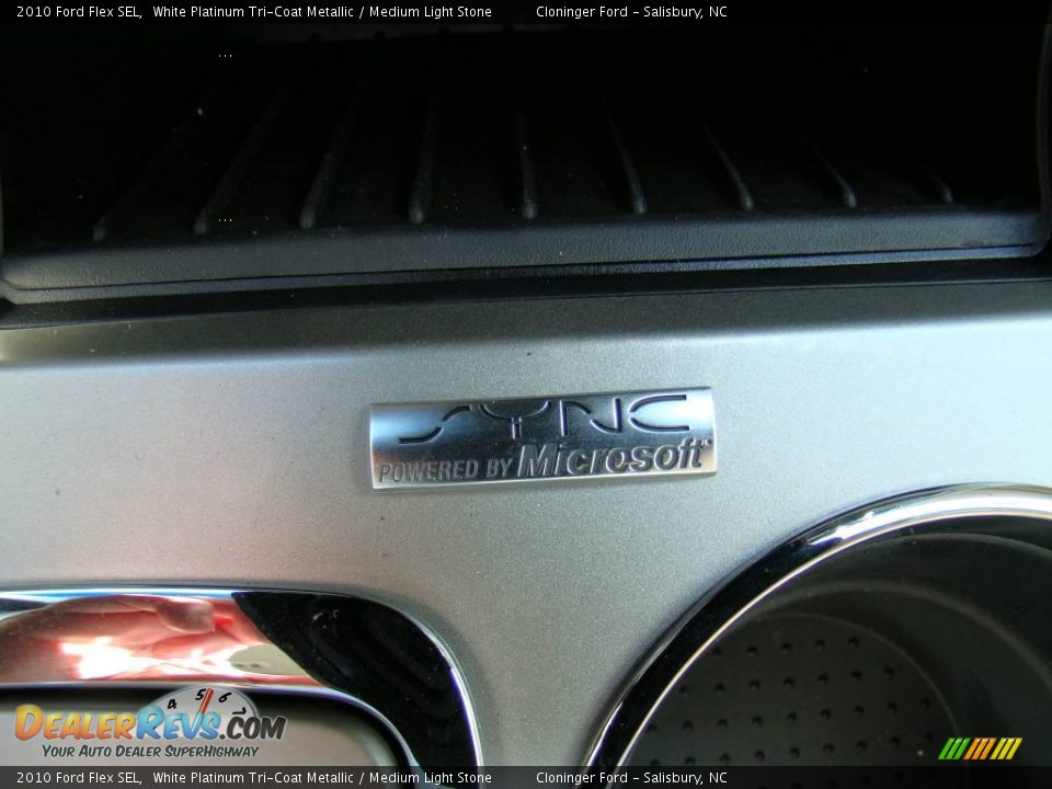 2010 Ford Flex SEL White Platinum Tri-Coat Metallic / Medium Light Stone Photo #30