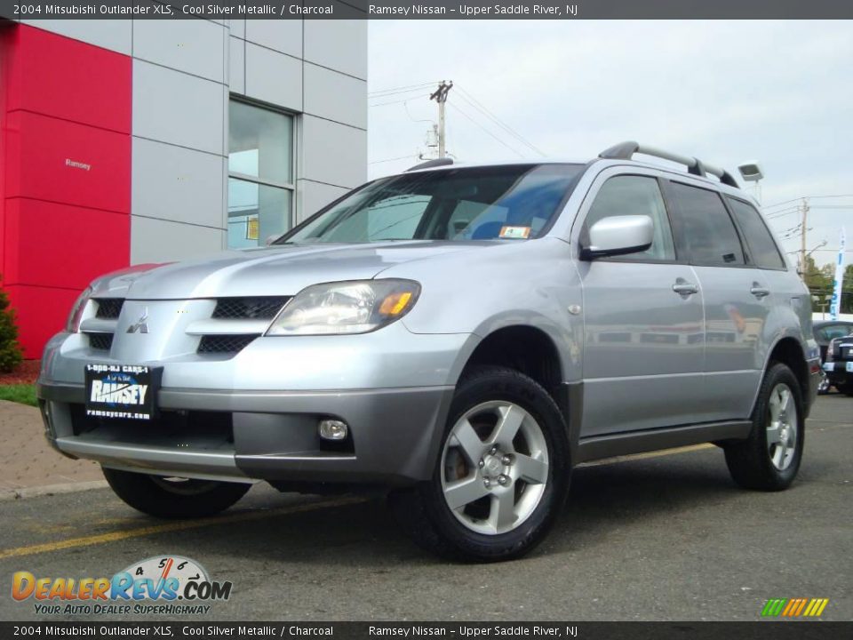 2004 Mitsubishi Outlander XLS Cool Silver Metallic / Charcoal Photo #1