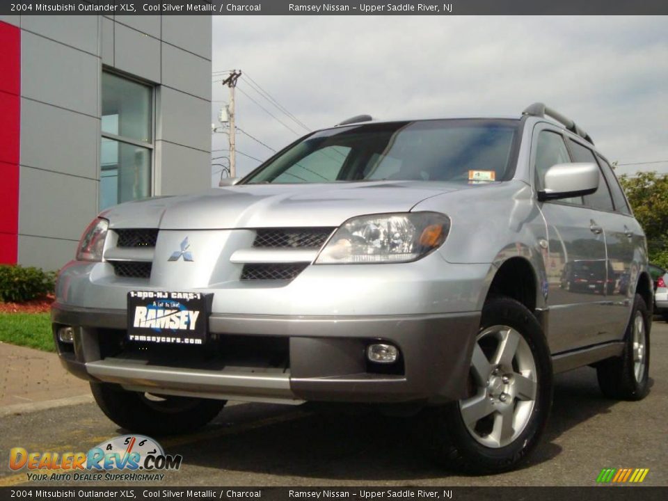 2004 Mitsubishi Outlander XLS Cool Silver Metallic / Charcoal Photo #2