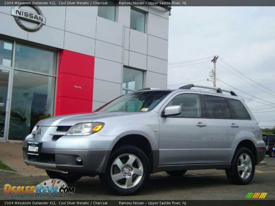 2004 Mitsubishi Outlander XLS Cool Silver Metallic / Charcoal Photo #4