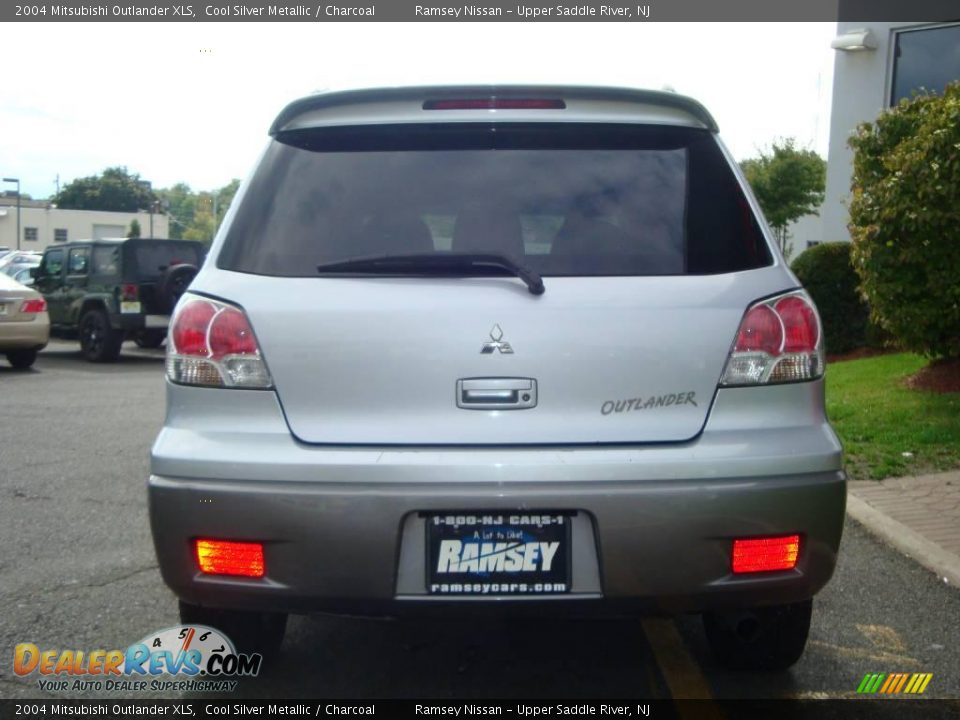 2004 Mitsubishi Outlander XLS Cool Silver Metallic / Charcoal Photo #8