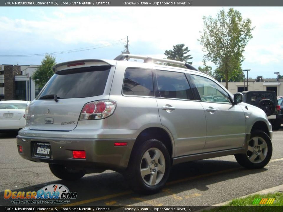 2004 Mitsubishi Outlander XLS Cool Silver Metallic / Charcoal Photo #10