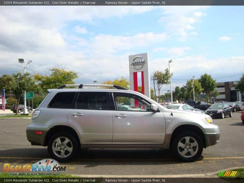 2004 Mitsubishi Outlander XLS Cool Silver Metallic / Charcoal Photo #11